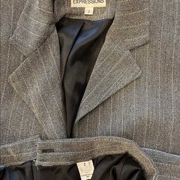 Beautiful gray suit for a woman - Picture 2 of 3